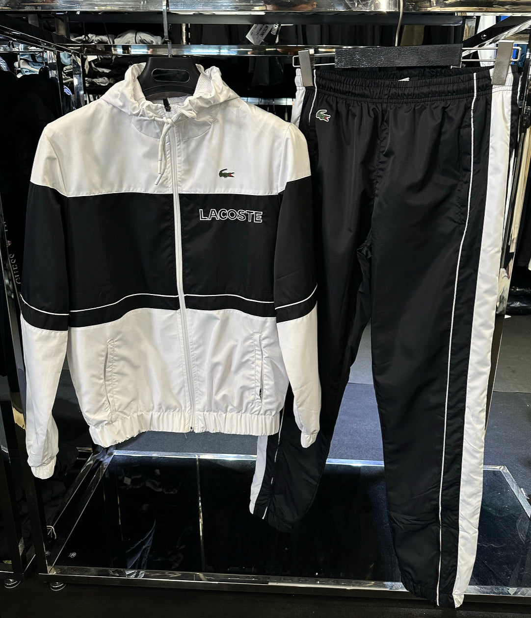 LACOSTE - ΛΕΥΚΟ ΜΑΥΡΟ ΣΕΤ ΦΟΡΜΕΣ