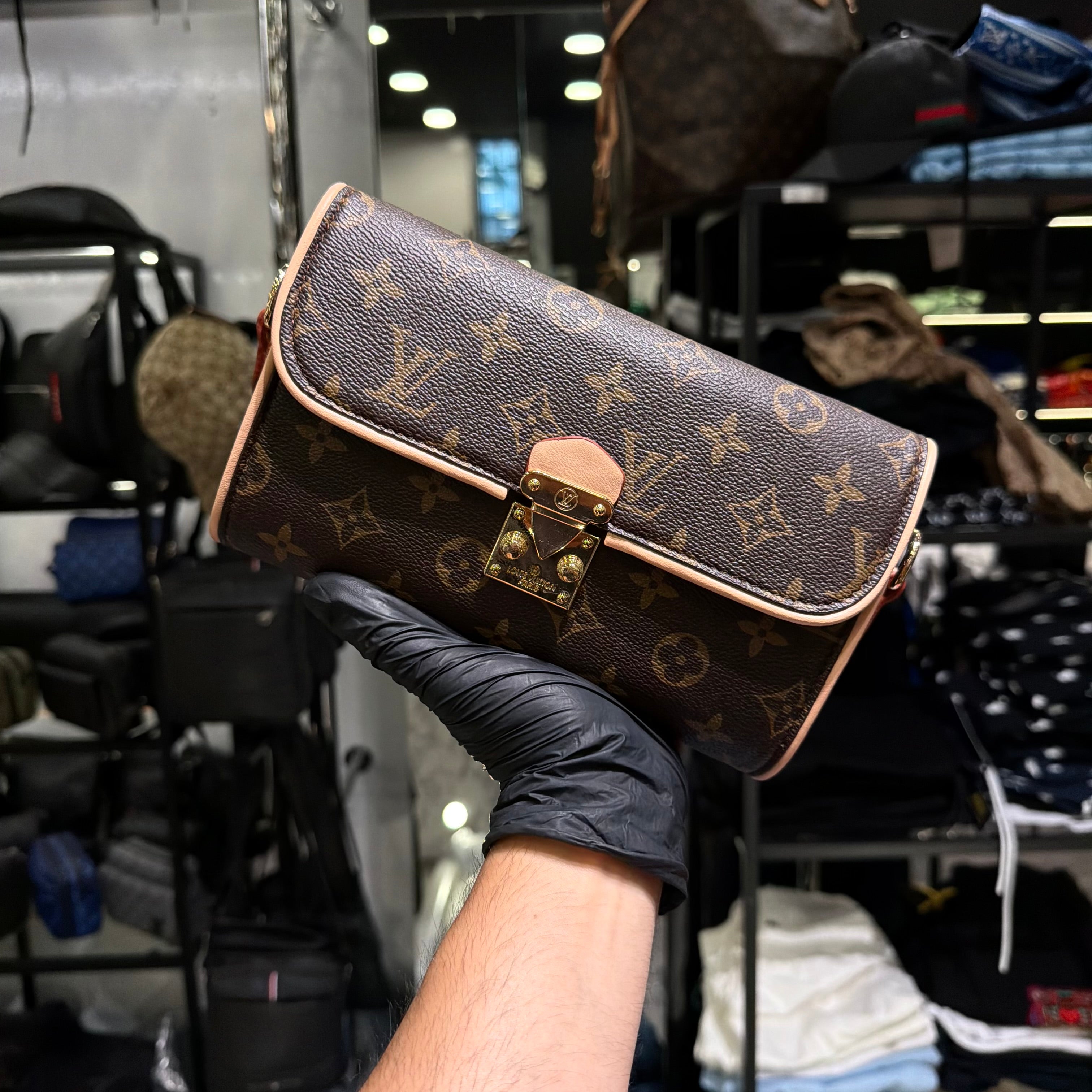 WOMEN BAGS - Louis Vuitton     Pochette Métis
