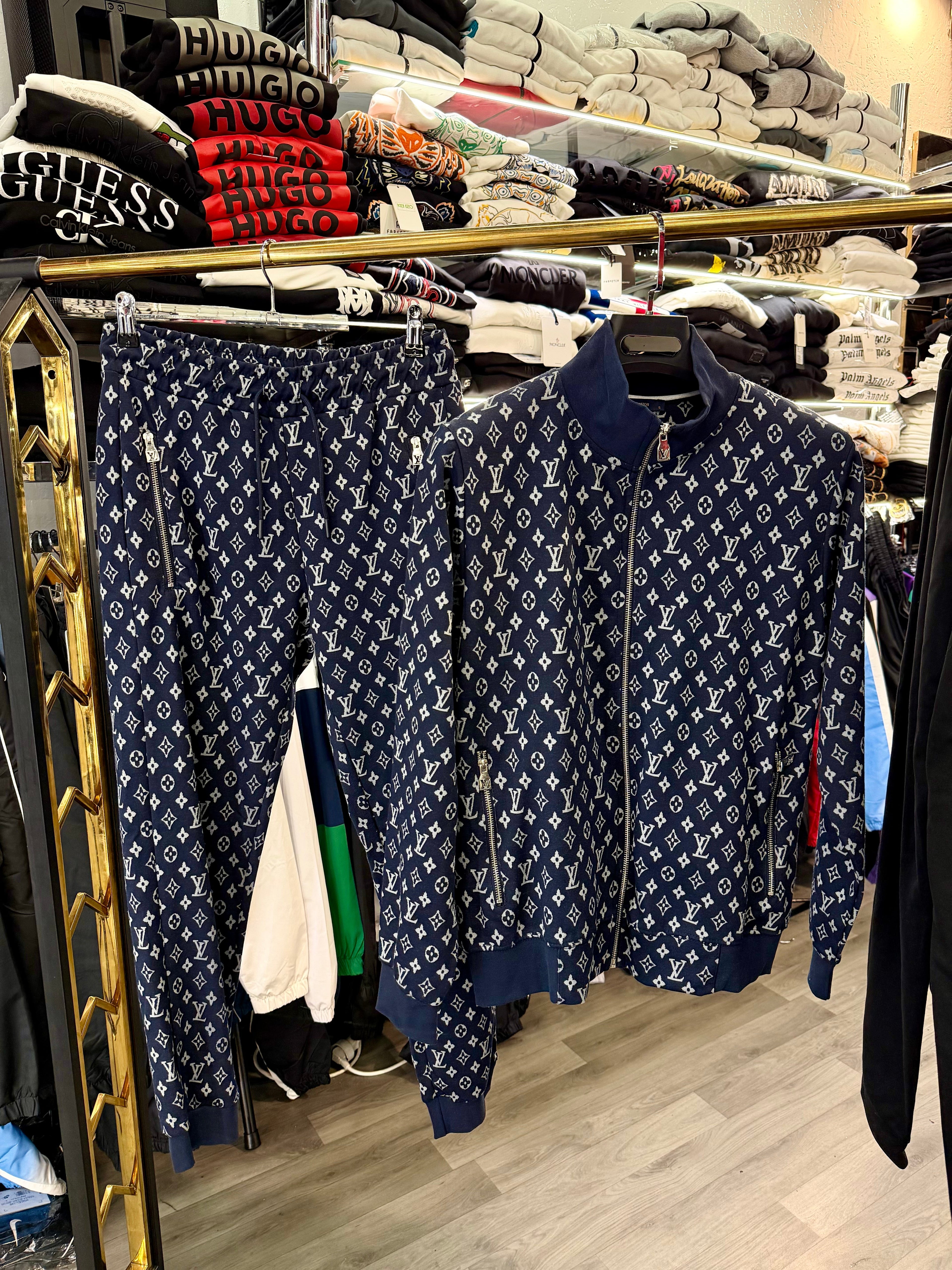LOUIS VUITTON - ΣΕΤ ΦΟΡΜΕΣ