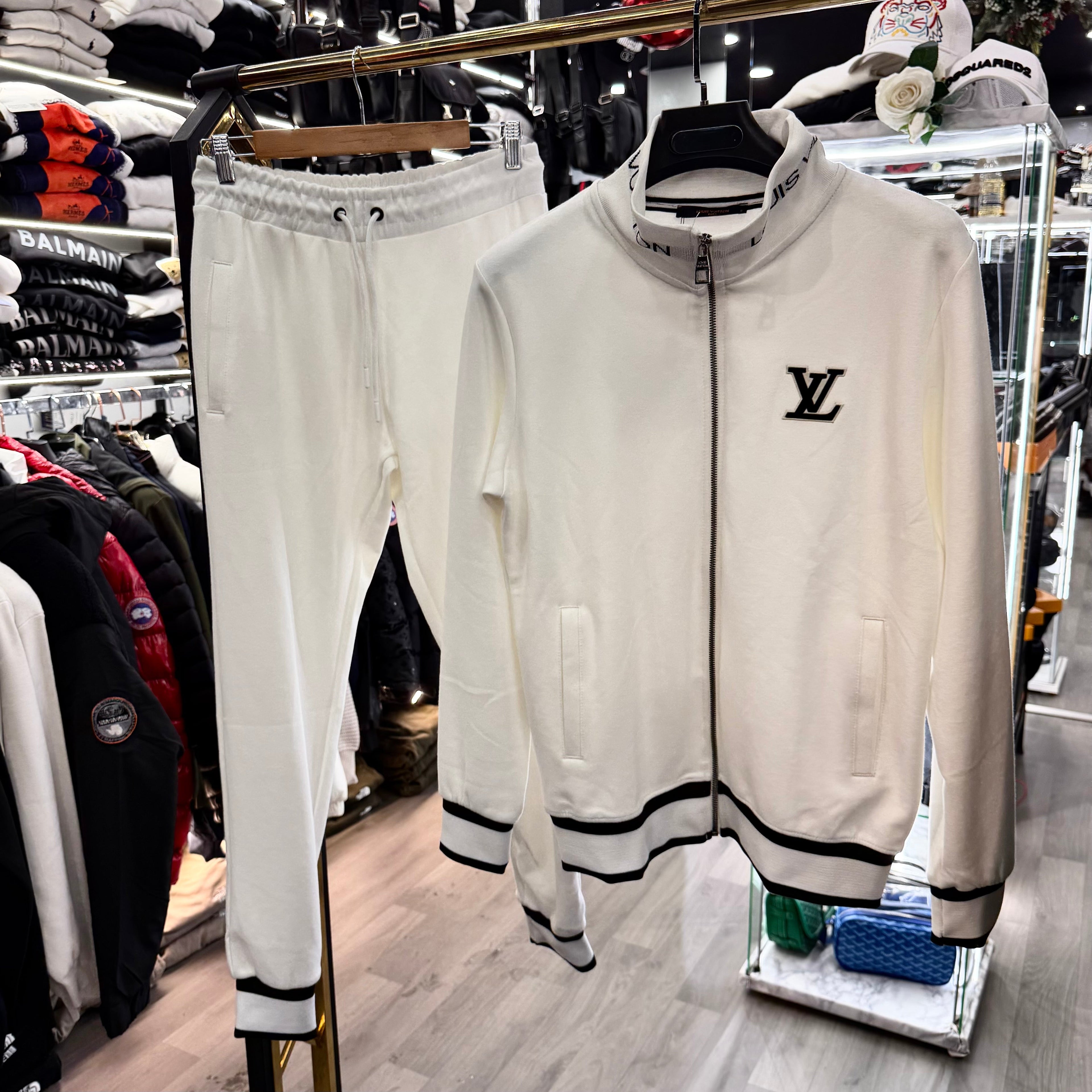 LOUIS VUITTON - ΣΕΤ ΦΟΡΜΕΣ