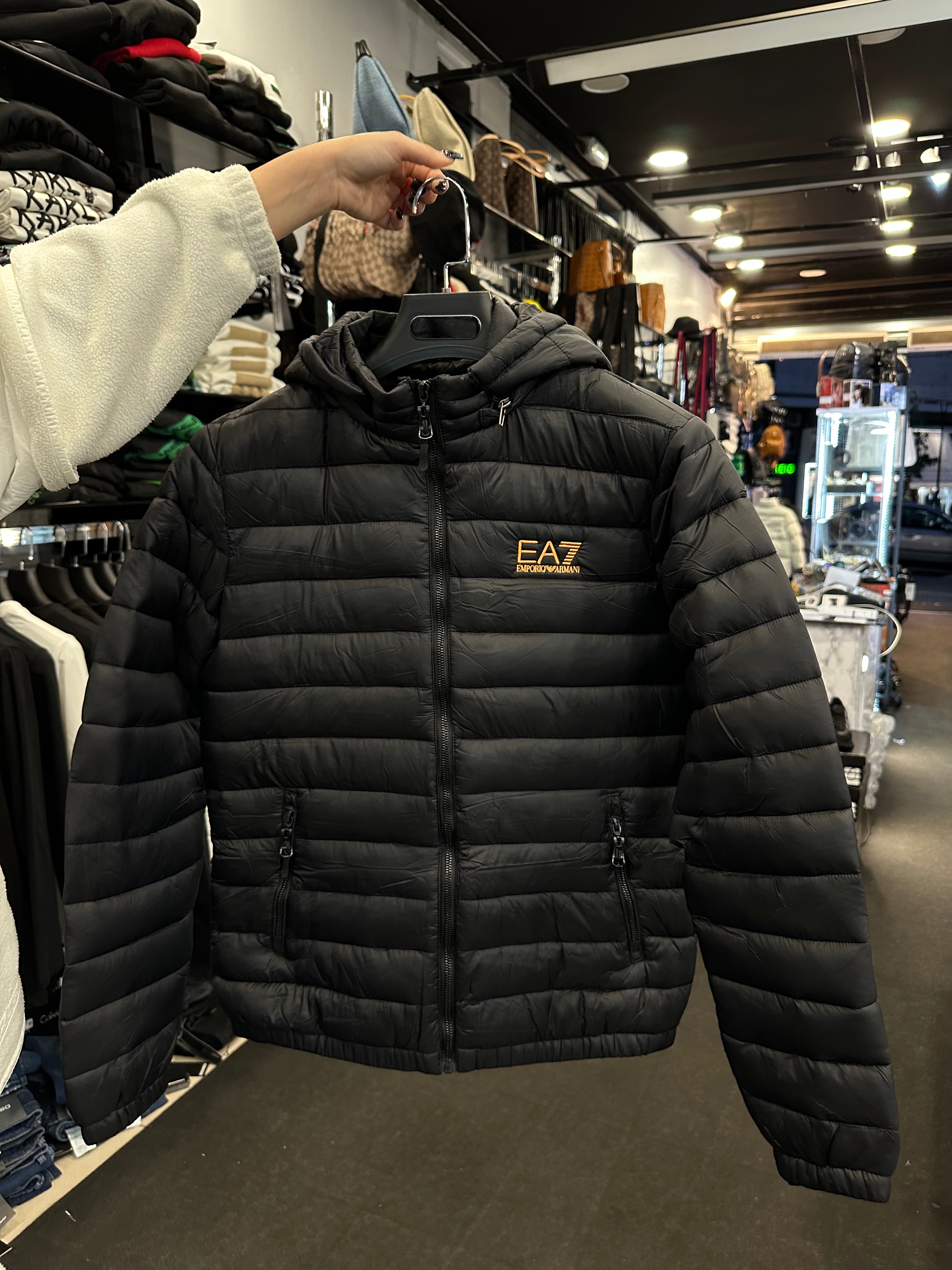 ARMANI ΜΑΥΡΟ ΜΠΟΥΦΑΝ
